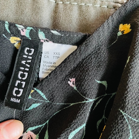 H&M Summer Dress - Picture 6 of 9